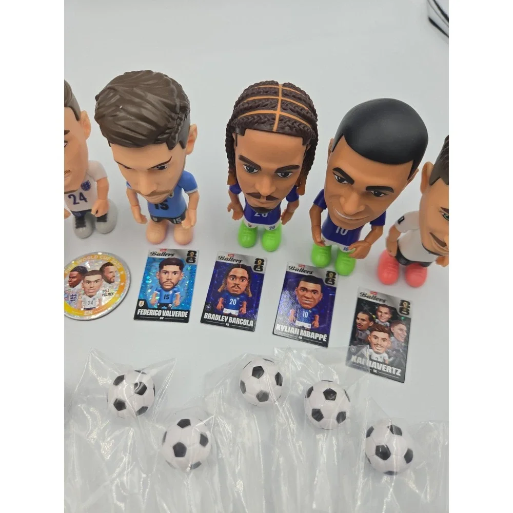 2026 Zuru Ballers Fifa World Cup Lot Of 10 Figurine w/ Field Plates and Balls